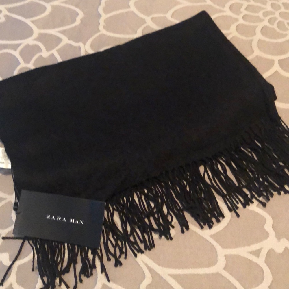 Zara Men’s scarf! New with tags! Make me an offer